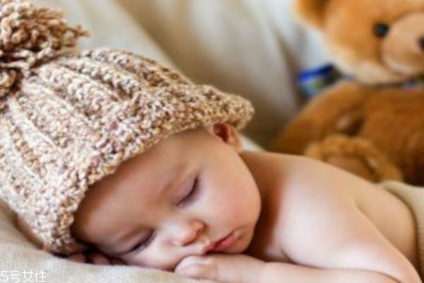 寶寶怎么睡頭型才好看 睡出好頭型 寶寶怎么睡頭型才好看 睡出好頭型