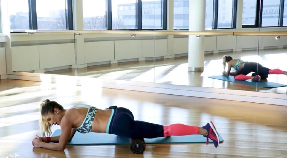 瑜珈柱的作用 瑜珈柱瘦腿教程 瑜珈柱的作用 瑜珈柱瘦腿教程