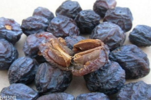 黑棗一天吃幾粒為宜 黑棗怎么吃最好 黑棗一天吃幾粒為宜 黑棗怎么吃最好