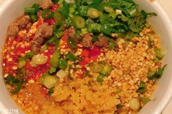 火鍋蘸料的吃法 網(wǎng)紅火鍋蘸料 火鍋蘸料的吃法 網(wǎng)紅火鍋蘸料