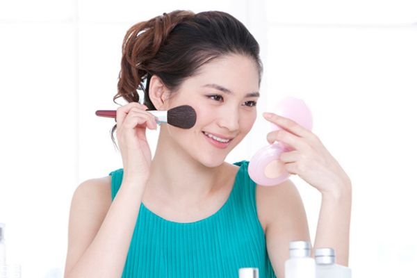 高光粉底液怎么用 原來(lái)是這樣用 高光粉底液怎么用 原來(lái)是這樣用