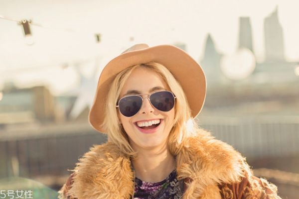 高光粉底液怎么用 原來(lái)是這樣用 高光粉底液怎么用 原來(lái)是這樣用