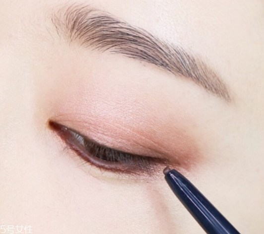 豆沙色眼妝畫法 冬季豆沙色眼妝 豆沙色眼妝畫法 冬季豆沙色眼妝