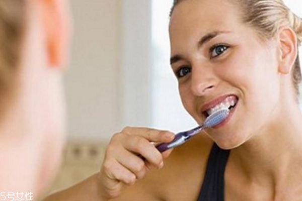 洗牙會使牙縫變大嗎 別擔(dān)心 洗牙會使牙縫變大嗎 別擔(dān)心