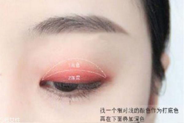 蘭芝雙色眼影怎么用 雙色眼影的畫法步驟圖 蘭芝雙色眼影怎么用 雙色眼影的畫法步驟圖