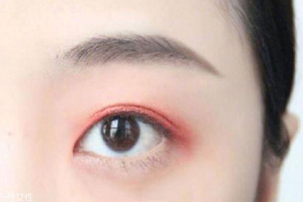 蘭芝雙色眼影怎么用 雙色眼影的畫法步驟圖 蘭芝雙色眼影怎么用 雙色眼影的畫法步驟圖