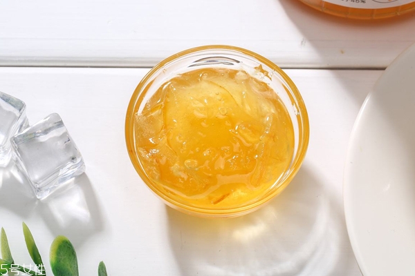 蜂蜜摻水如何進(jìn)行檢驗(yàn) 2種簡(jiǎn)單分辨方法 蜂蜜摻水如何進(jìn)行檢驗(yàn) 2種簡(jiǎn)單分辨方法