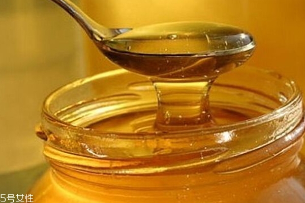 蜂蜜結(jié)晶好還是不結(jié)晶好 結(jié)晶與質(zhì)量無關(guān) 蜂蜜結(jié)晶好還是不結(jié)晶好 結(jié)晶與質(zhì)量無關(guān)