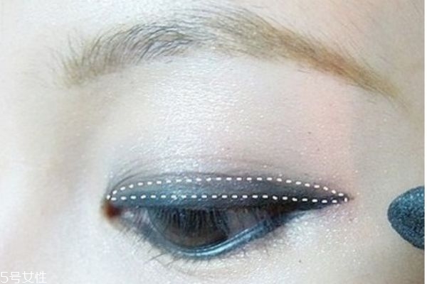 銀灰色眼影畫法圖片 灰色眼影搭配圖 銀灰色眼影畫法圖片 灰色眼影搭配圖