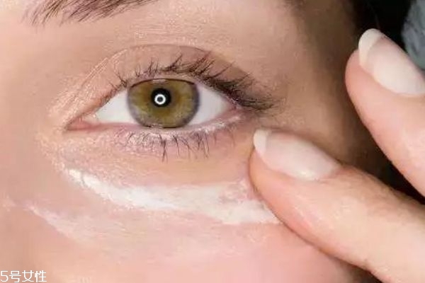 優(yōu)姿婷眼霜好用嗎 vc搭配精華更好用 優(yōu)姿婷眼霜好用嗎 vc搭配精華更好用