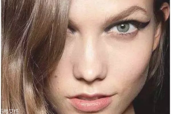 銀灰色眼影畫法圖片 灰色眼影搭配圖 銀灰色眼影畫法圖片 灰色眼影搭配圖