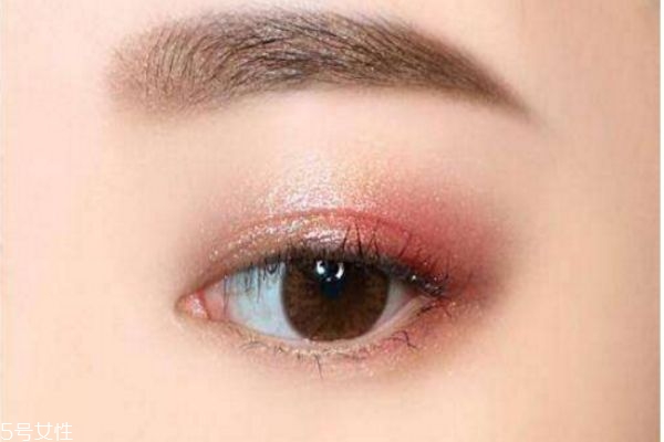 粉色眼影怎么畫 粉色眼影的畫法步驟圖