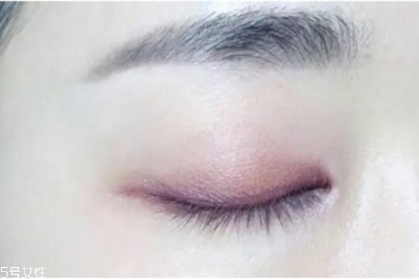 粉色眼影怎么畫好看 粉紫色眼影畫法 粉色眼影怎么畫好看 粉紫色眼影畫法