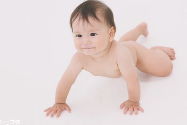 寶寶摳肚臍怎么回事 肚臍堅決不能用手摳