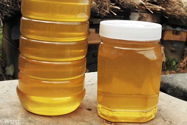 蜂蜜嘗起來會(huì)苦嗎 蜂蜜嘗起來像什么 蜂蜜嘗起來會(huì)苦嗎 蜂蜜嘗起來像什么