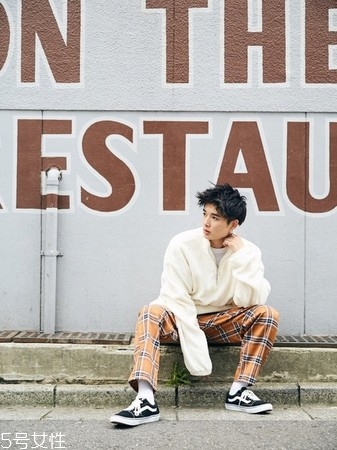 男士格紋褲子怎么搭配 男士格紋褲秋冬日系搭配 男士格紋褲子怎么搭配 男士格紋褲秋冬日系搭配