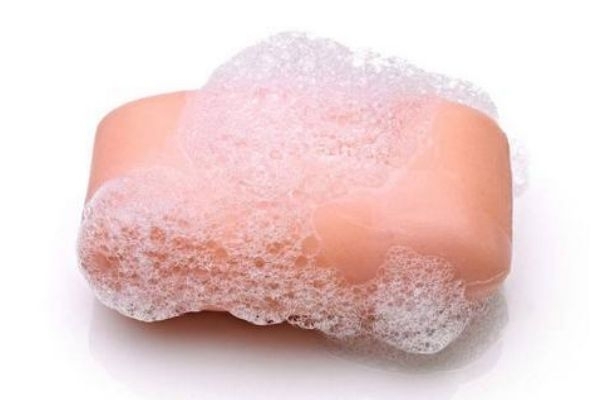 沐浴露和香皂哪個(gè)健康 冬天用沐浴露還是香皂 沐浴露和香皂哪個(gè)健康 冬天用沐浴露還是香皂