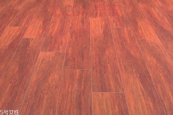 實木地板和復合地板的區(qū)別 實木地板哪些材質(zhì)好 實木地板和復合地板的區(qū)別 實木地板哪些材質(zhì)好