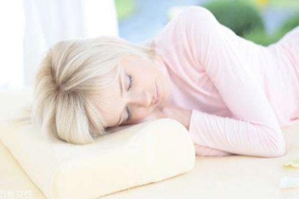 枕頭發(fā)黃怎么洗小妙招 3招搞定 枕頭發(fā)黃怎么洗小妙招 3招搞定