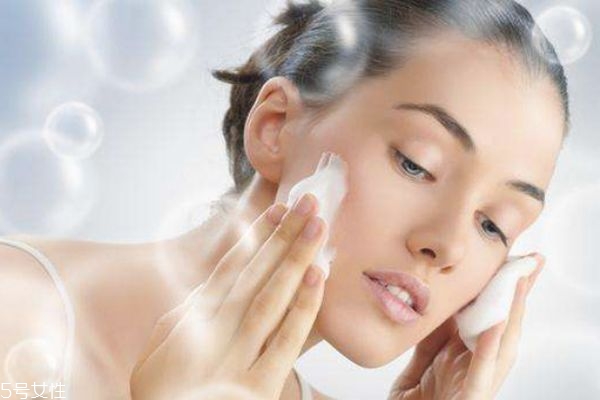 油性肌膚怎么洗臉 臉部控油的偏方是什么 油性肌膚怎么洗臉 臉部控油的偏方是什么