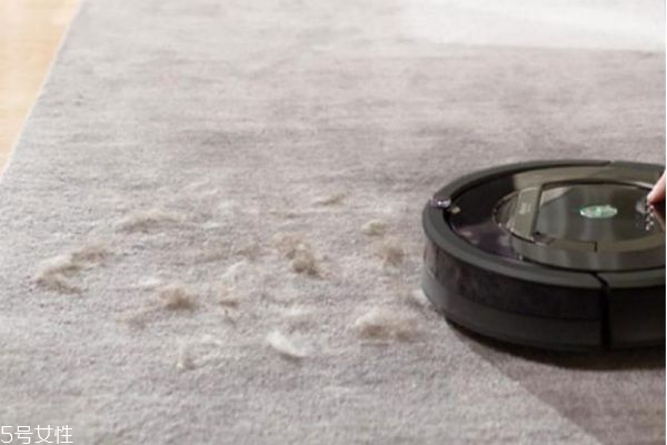 吸塵器與掃地機(jī)器人該選誰 吸塵器與掃地機(jī)的區(qū)別 吸塵器與掃地機(jī)器人該選誰 吸塵器與掃地機(jī)的區(qū)別