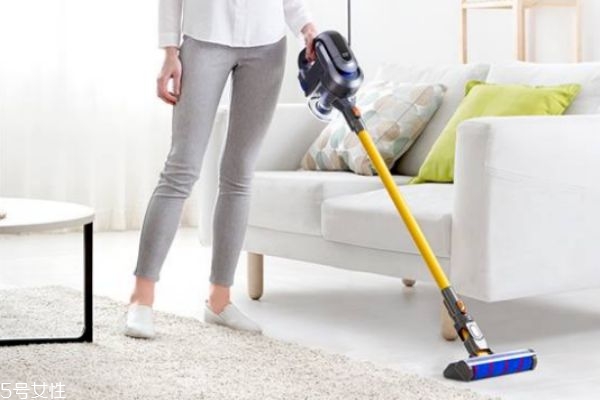 吸塵器和掃把哪個好 掃地用掃帚好還是吸塵器好 吸塵器和掃把哪個好 掃地用掃帚好還是吸塵器好