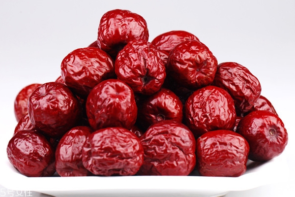 大棗顏色已變黑能吃嗎 變質(zhì)或蟲蛀不能吃 大棗顏色已變黑能吃嗎 變質(zhì)或蟲蛀不能吃