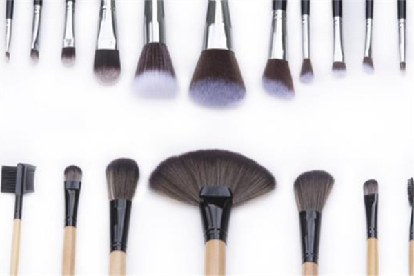 什么化妝產(chǎn)品不能共用 6種美容小物別共用 什么化妝產(chǎn)品不能共用 6種美容小物別共用