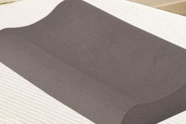 竹炭枕的功效與作用 竹炭枕頭怎么清洗 竹炭枕的功效與作用 竹炭枕頭怎么清洗