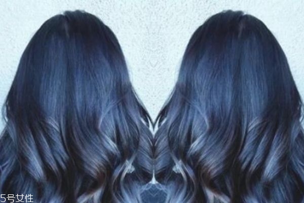 藍黑色是什么顏色 藍黑色頭發(fā)圖片 藍黑色是什么顏色 藍黑色頭發(fā)圖片