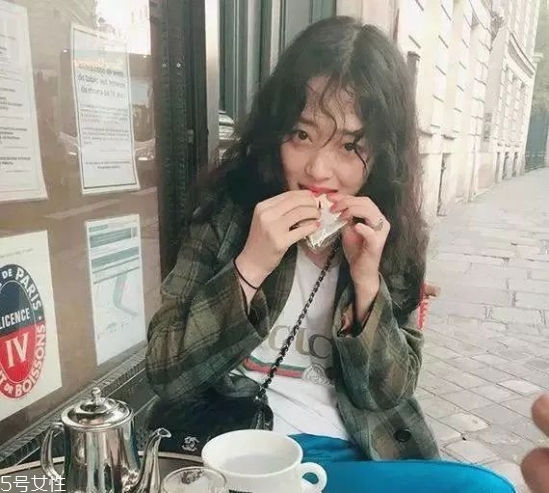 泡面卷發(fā)型怎么弄 自然泡面頭發(fā)型圖片 泡面卷發(fā)型怎么弄 自然泡面頭發(fā)型圖片