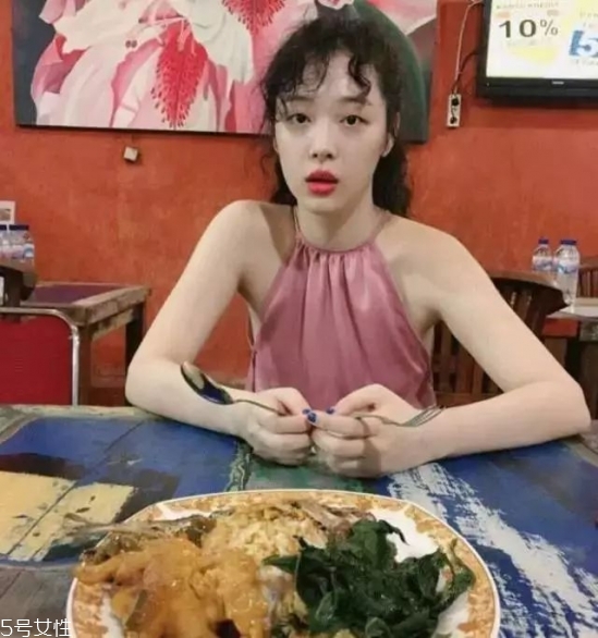 泡面卷發(fā)型怎么弄 自然泡面頭發(fā)型圖片 泡面卷發(fā)型怎么弄 自然泡面頭發(fā)型圖片