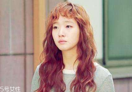 泡面卷發(fā)型怎么弄 自然泡面頭發(fā)型圖片 泡面卷發(fā)型怎么弄 自然泡面頭發(fā)型圖片