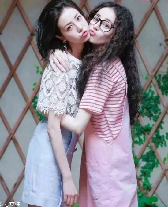 泡面卷發(fā)型怎么弄 自然泡面頭發(fā)型圖片 泡面卷發(fā)型怎么弄 自然泡面頭發(fā)型圖片