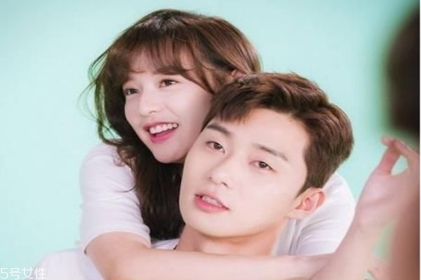 泡面劉海怎么卷 2018流行泡面卷發(fā)型圖片 泡面劉海怎么卷 2018流行泡面卷發(fā)型圖片