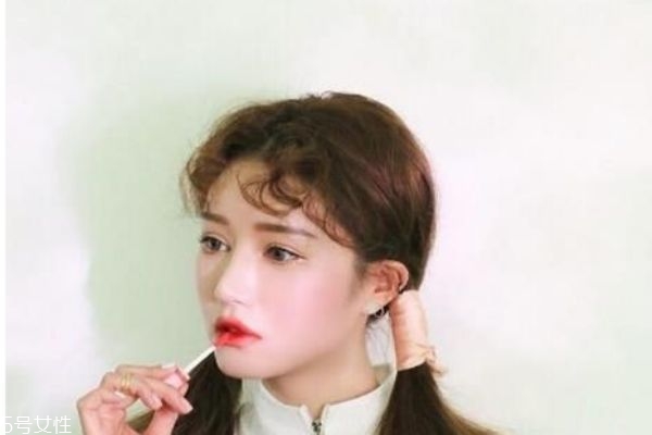 泡面劉海怎么卷 2018流行泡面卷發(fā)型圖片 泡面劉海怎么卷 2018流行泡面卷發(fā)型圖片