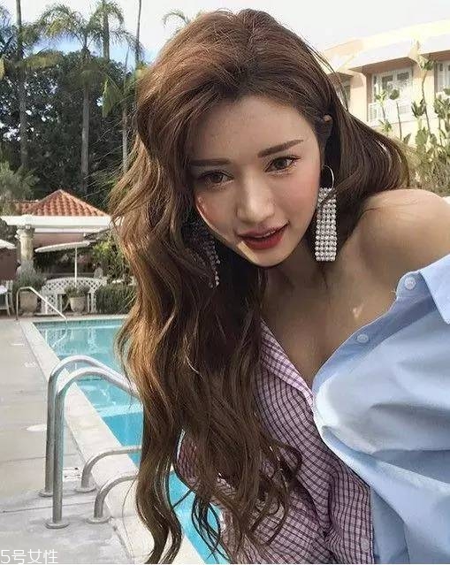 泡面劉海怎么卷 2018流行泡面卷發(fā)型圖片 泡面劉海怎么卷 2018流行泡面卷發(fā)型圖片