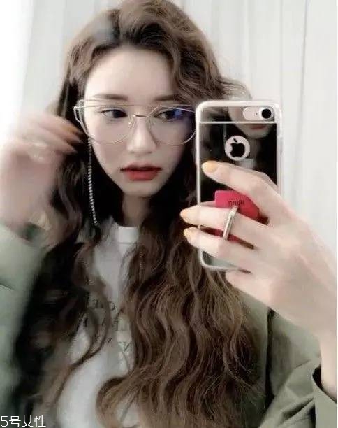 泡面劉海怎么卷 2018流行泡面卷發(fā)型圖片 泡面劉海怎么卷 2018流行泡面卷發(fā)型圖片