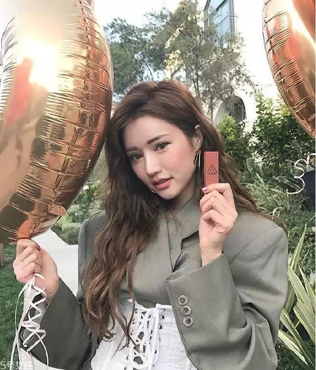 泡面劉海怎么卷 2018流行泡面卷發(fā)型圖片 泡面劉海怎么卷 2018流行泡面卷發(fā)型圖片