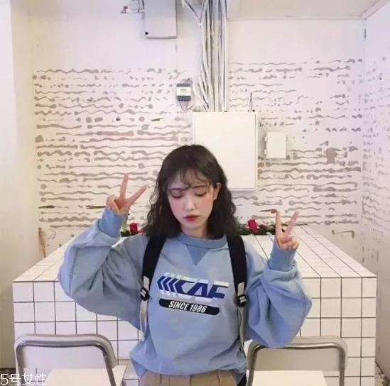 泡面劉海怎么卷 2018流行泡面卷發(fā)型圖片 泡面劉海怎么卷 2018流行泡面卷發(fā)型圖片