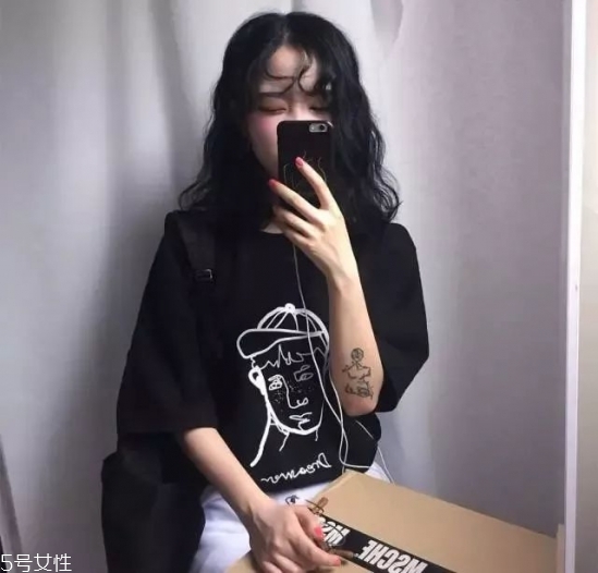 泡面劉海怎么卷 2018流行泡面卷發(fā)型圖片 泡面劉海怎么卷 2018流行泡面卷發(fā)型圖片