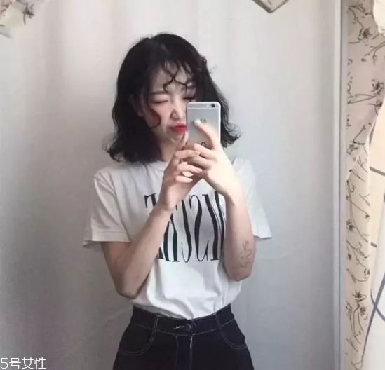 泡面劉海怎么卷 2018流行泡面卷發(fā)型圖片 泡面劉海怎么卷 2018流行泡面卷發(fā)型圖片