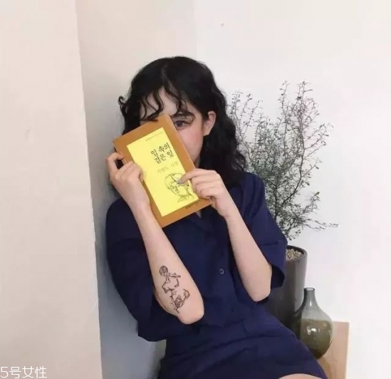 泡面劉海怎么卷 2018流行泡面卷發(fā)型圖片 泡面劉海怎么卷 2018流行泡面卷發(fā)型圖片