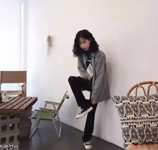 泡面劉海怎么卷 2018流行泡面卷發(fā)型圖片 泡面劉海怎么卷 2018流行泡面卷發(fā)型圖片