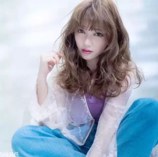 泡面劉海怎么卷 2018流行泡面卷發(fā)型圖片 泡面劉海怎么卷 2018流行泡面卷發(fā)型圖片