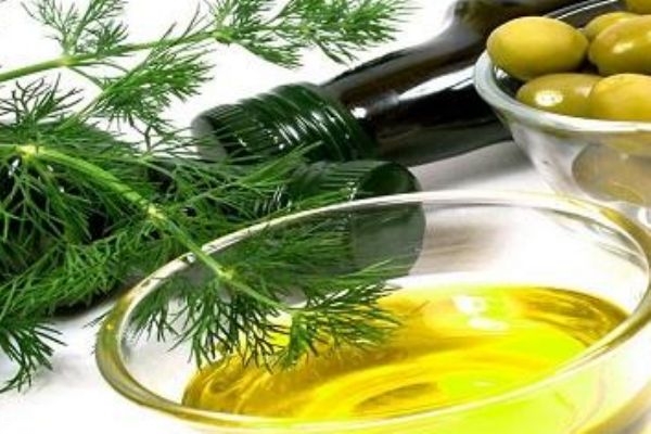 食用的橄欖油可以護膚嗎 食用橄欖油和護膚橄欖油的區(qū)別 食用的橄欖油可以護膚嗎 食用橄欖油和護膚橄欖油的區(qū)別