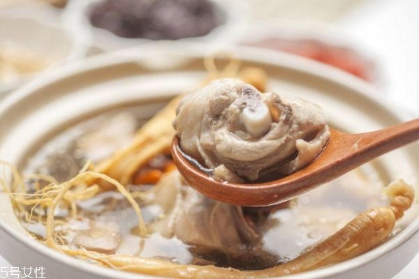 ?人參雞湯對(duì)人有哪些幫助?人參雞湯怎么做? ?人參雞湯對(duì)人有哪些幫助?人參雞湯怎么做?