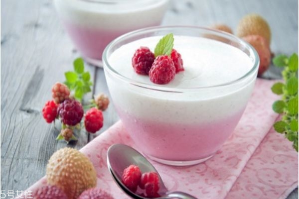 晚上喝牛奶會(huì)長胖嗎?飲食專家來幫忙