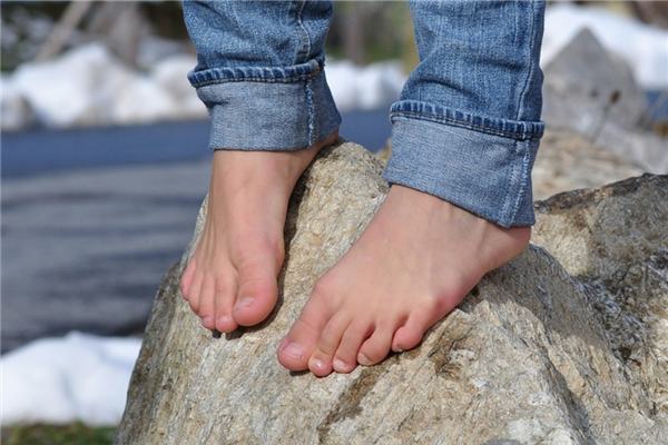 褲腳太長(zhǎng)了怎么縫短 隱形無(wú)痕縫法 褲腳太長(zhǎng)了怎么縫短 隱形無(wú)痕縫法