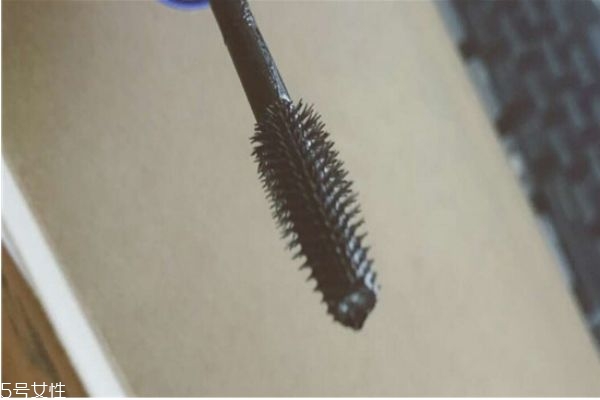 美寶蓮藍(lán)胖子好用嗎 刷睫毛的小貼士 美寶蓮藍(lán)胖子好用嗎 刷睫毛的小貼士